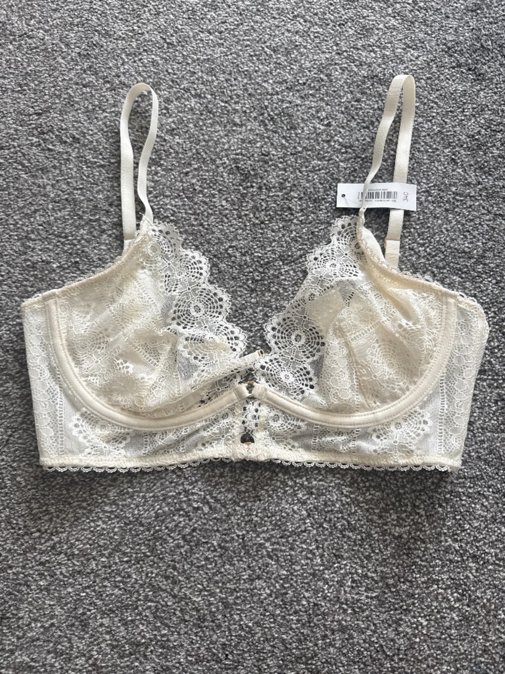 Adore me NWT 34c cream ivory lace bra